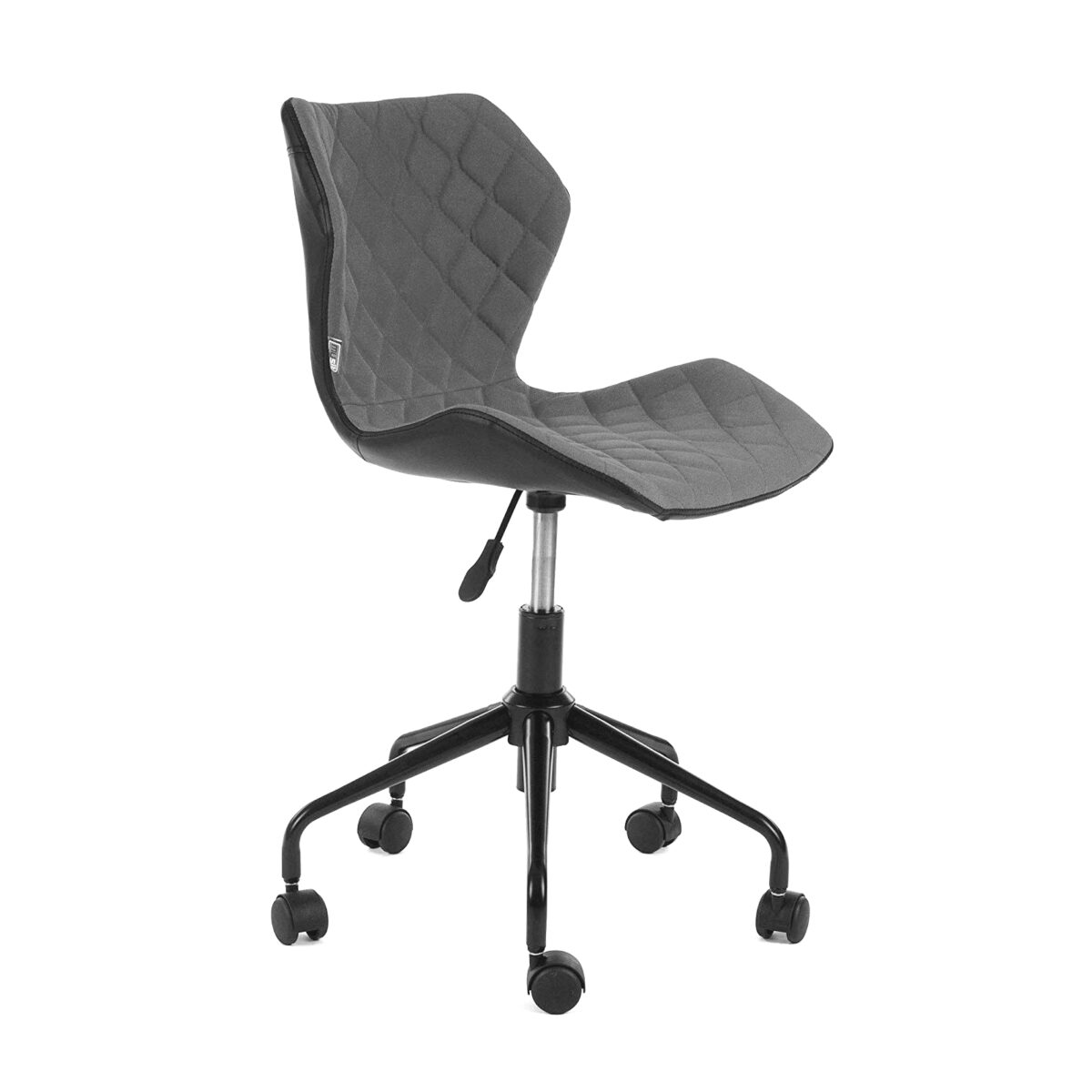 Fotoliu Birou BX-3030 Black/Grey Îmbunătățește confortul camerei copilului tău cu fotoliul birou BX-3030 Black/Grey! Cadrul din placaj și spumă poliuretanică oferă durabilitate, iar tapițeria moale adaugă un plus de confort. Mecanismul oscilant permite ajustarea înălțimii între 81-88 cm. Disponibil și în alte culori!