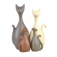 Set Suvenire Deco Pisici Descoperă Setul Suvenire Deco Pisici, o piesă decorativă unică din ceramică, ideală pentru birou, living sau camera copiilor. Cu detalii elaborate și culori pastelate, acest set aduce veselie și eleganță în orice încăpere. Perfect pentru iubitorii de pisici!