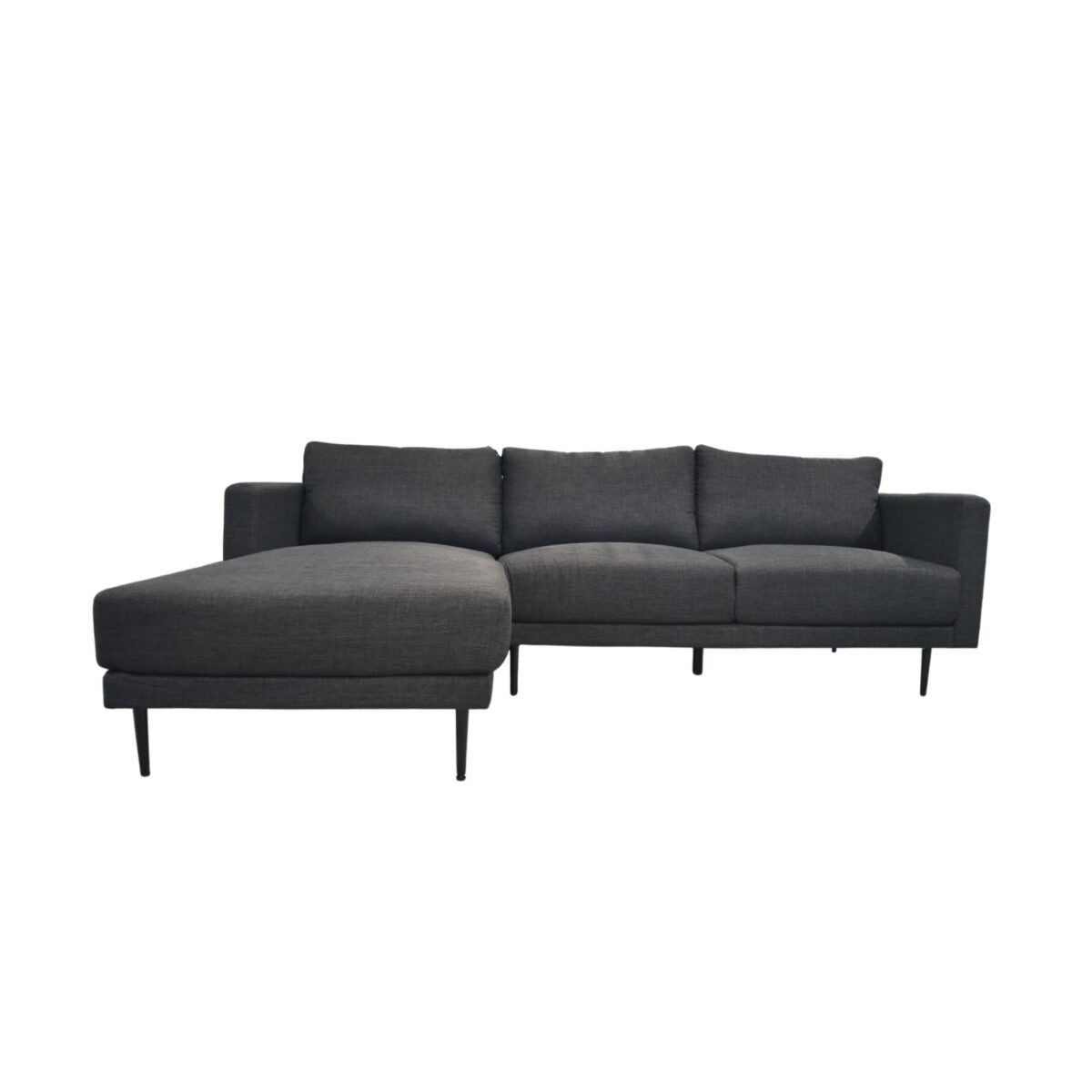 Canapea Era Stânga Dark-Grey Descoperiți canapeaua Era Stânga Dark-Grey, perfectă pentru 3-4 persoane. Cu un design modern și șezlong nereversibil, aceasta include pernuțe detașabile pentru confort sporit. Fabricată din materiale durabile, este ideală pentru orice interior. Alegeți confortul și stilul!