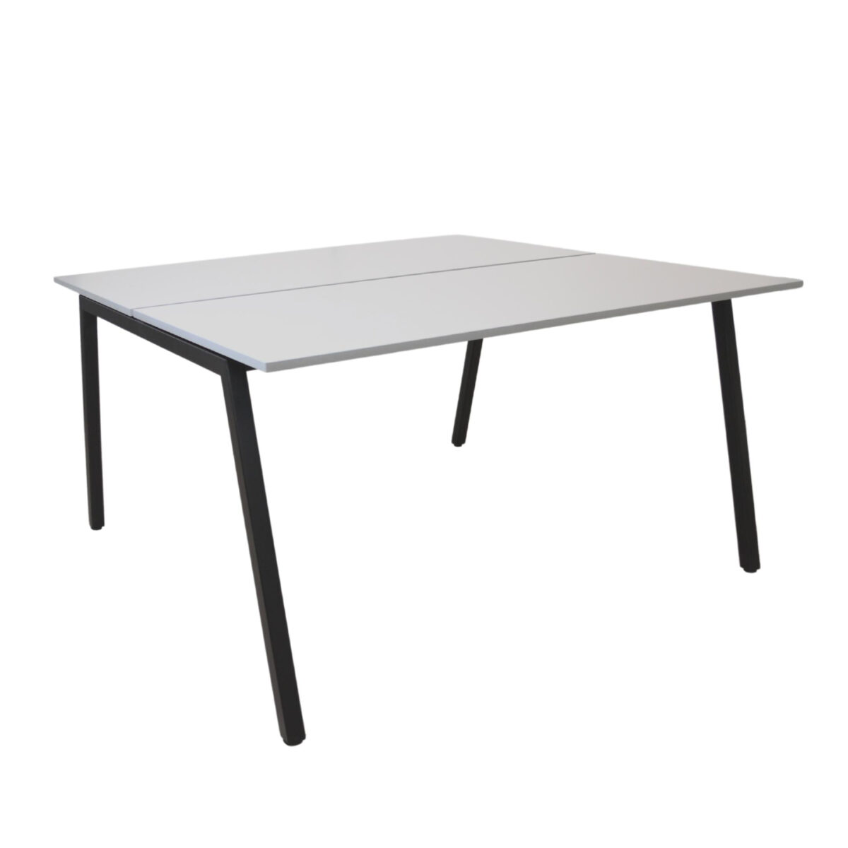 Masă Birou Twister Descoperiți Masa Birou Twister, un mobilier funcțional pentru biroul de acasă sau de la birou. Cu două blaturi din PAL melaminat și cadru metalic rezistent, această masă permite colaborarea eficientă între două persoane. Ideală pentru orice spațiu de lucru!