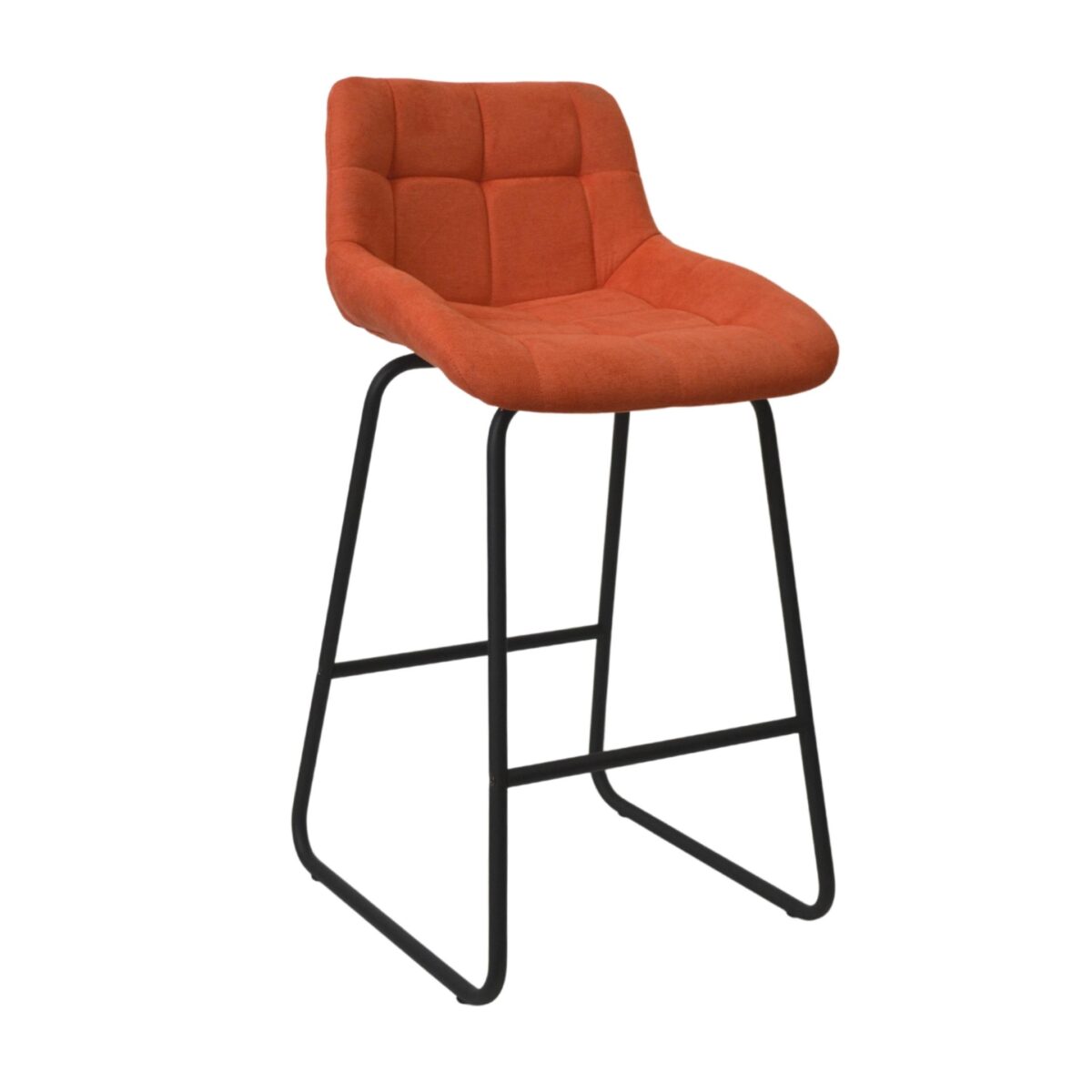 Scaun Bar Nicole Cfs Hoker Soro-51 Orange Descoperă scaunul de bar Nicole Cfs Hoker Soro-51 în nuanța vibrantă de oranj. Ideal pentru bucătării moderne, cu un design elegant și confort sporit. Fabricat din metal și tapițat cu stofă moale, suportă până la 120 kg. Alege calitate și stil!