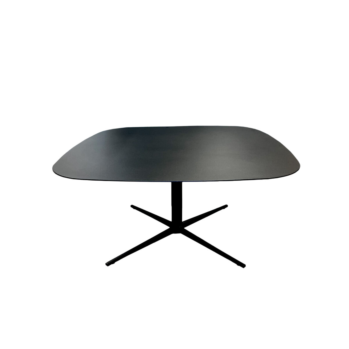 FERRO table Discover the FERRO table, the perfect piece for the office, living room, or café. With a modern and elegant design, this electrostatically painted metal table combines functionality with style, making it ideal for any decor. Generous dimensions and guaranteed stability!