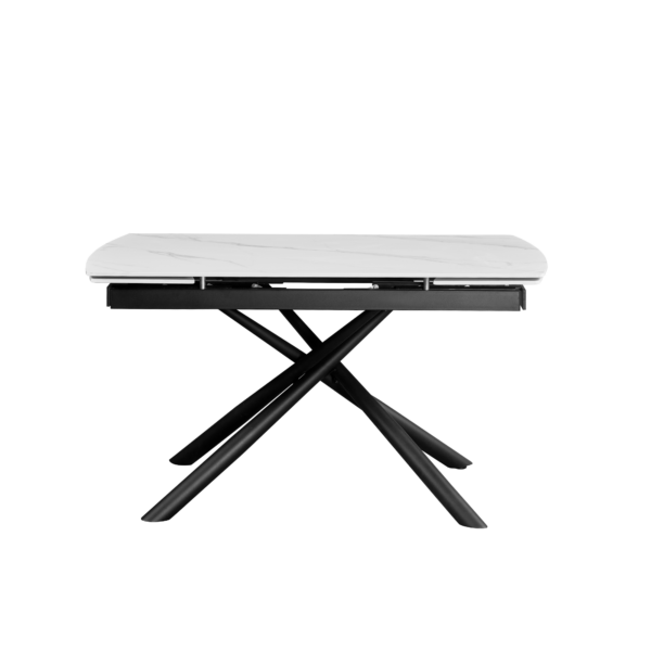 Masa Exstensibila Ritmo Descoperiți masa extensibilă Ritmo, cu blat din ceramică durabilă, ideală pentru orice sufragerie sau bucătărie modernă. Extindeți-o ușor de la 140 cm la 200 cm, oferind spațiu suplimentar pentru oaspeți. Designul său elegant și mecanismul practic o fac perfectă pentru un mediu contemporan și funcțional.
